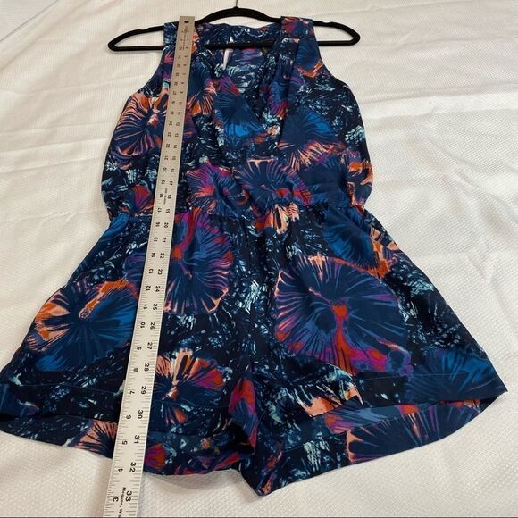 BCBGMaxazaria Dark Tropical Print V Neck Romper - Picture 7 of 8